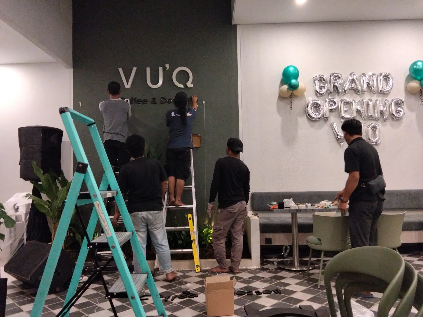 Proses Pemasangan Signage